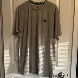 NWOT under armor men’s workout top XXL never worn